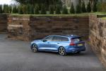 Volvo V60 D4 R-Design 2018 года (UK)